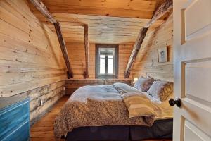 Postel nebo postele na pokoji v ubytování Chalet Le Fossile + 16 fotografií