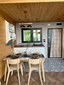 Kuchyň nebo kuchyňský kout v ubytování Mount Log Cabin