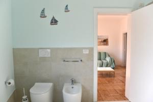 A bathroom at Giglio Selvatico Apartment Még 11 kép
