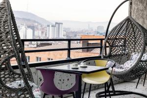 Nespecifikovaný výhled na hory nebo výhled na hory při pohledu z hotelu