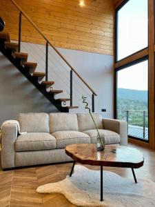 Posezení v ubytování Mount Log Cabin