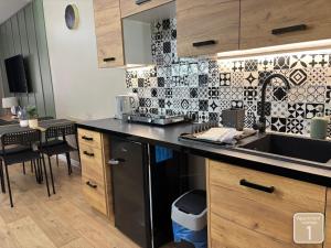 Kuchyňa alebo kuchynka v ubytovaní Apartamenty Przy Deptaku w Radomiu