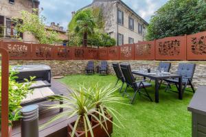 Imagen de la galería de Appartamento Breva - Downtown Como - Jacuzzi and garden, en Como