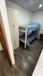 a room with two bunk beds and a closet at Casa en playa Quequen in Quequén