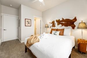 a bedroom with a large white bed and two lamps at Trailside Charm TART Trail Downtown in Traverse City