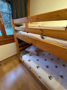 Postel nebo postele na pokoji v ubytování Logement familial Villars-sur-Ollon Magic pass + 9 fotografií