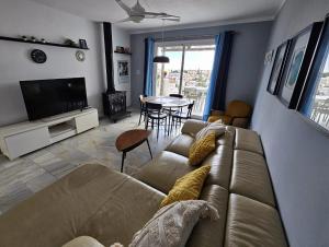 Televízia a/alebo spoločenská miestnosť v ubytovaní Casa Ana Nerja