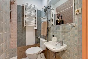 a small bathroom with a toilet and a sink at Apartament 48 in Gdańsk