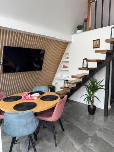 TV a/nebo společenská místnost v ubytování Cabana A Frame In Jomp