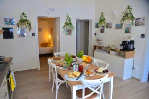 a kitchen and dining room with a table with food on it at La dimora dei Turchì in Otranto