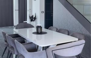 Χώρος καθιστικού στο Beautiful Home In Srima +45 φωτογραφίες