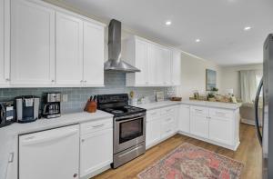 Køkken eller tekøkken på Yacht Harbor Court 4 by Wild Dunes, Golf View