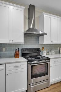 Køkken eller tekøkken på Yacht Harbor Court 4 by Wild Dunes, Golf View