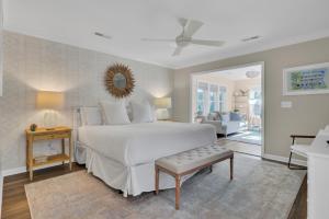 En eller flere senge i et værelse på Yacht Harbor Court 4 by Wild Dunes, Golf View