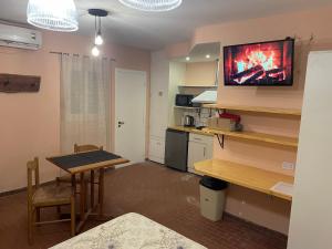 Η κουζίνα ή μικρή κουζίνα στο Departamento Moderno y Tranquilo en el Centro de Tafi del Valle