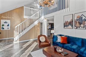 Posezení v ubytování Resort Getaway - Golf, BMX trail, Hot Tub & Arcade!