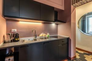 A kitchen or kitchenette at CORNER211