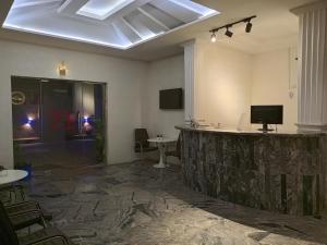 TV a/nebo společenská místnost v ubytování Tofana Hotel and Suites