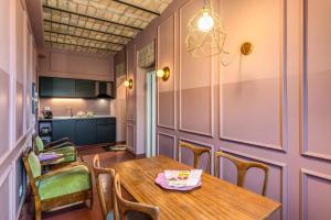 A seating area at CORNER211 Még 30 kép