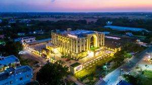 Bazén v ubytování Le Royale Palace nebo v jeho okolí