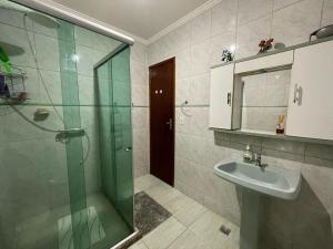 Bilik mandi di Cantinho do Sossego - Piscina com Hidro! +5 gambar