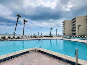 Πισίνα στο ή κοντά στο 2br Condo With Direct Beach & Pool Views Nsb Fl