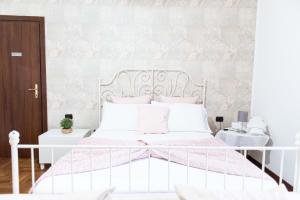 Ένα ή περισσότερα κρεβάτια σε δωμάτιο στο Laetitia Guest House32