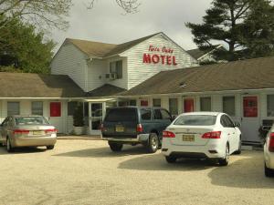 a car parking lot in front of a motel at Twin Oaks Motel in Manasquan