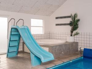 Bazén v ubytování 16 person holiday home in Løkken-By Traum nebo v jeho okolí