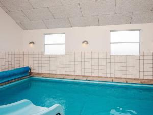 Bazén v ubytování 16 person holiday home in Løkken-By Traum nebo v jeho okolí