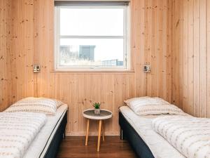 Postel nebo postele na pokoji v ubytování 16 person holiday home in Løkken-By Traum