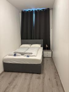Ліжко або ліжка в номері Hernals Hotel