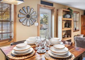 Fotografie z fotogalerie ubytování Barndominium with Farm and Firepit near Lake Georgetown v destinaci Georgetown + 30 fotografií