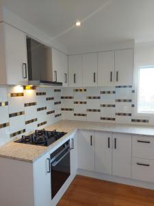 Cucina o angolo cottura di Otumoetai Shared Family Home - Sherwood Food Forest, New Zealand