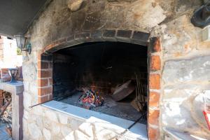 Gril dostupný pro hosty v apartmánu