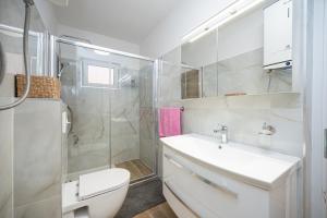 Koupelna v ubytování Apartments with parking spaces Bibinje, Zadar - 16188