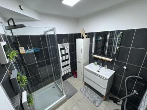 Ένα μπάνιο στο Cosy Room