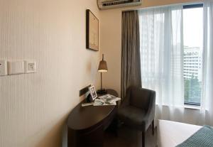 a room with a desk and a chair and a window at Tyms APT Hengshan RD Near IAPM K11 Line9 in Shanghai