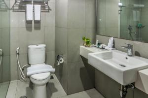 Koupelna v ubytování KHAS Makassar Hotel