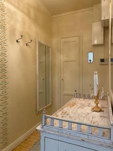 Koupelna v ubytování Enchanting 1BR w/ King Bed in Unbeatable Location