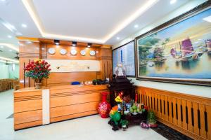 a lobby with a large painting on the wall at Đức Thắng Hotel in Sầm Sơn