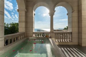Πισίνα στο ή κοντά στο Island Diary Hillside Private Hot Spring Manor