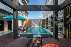 Bazén v ubytování Recenta Style Phuket Town nebo v jeho okolí