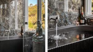 Koupelna v ubytování Boatshed Villas by Istana - Green Door + 31 fotografií