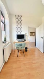 a room with a desk with a computer on a table at Etage1 in Hameln +32 photos