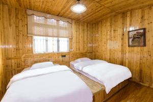 Кровать или кровати в номере Xiangzixi Bed and Breakfast
