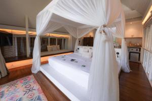 Postel nebo postele na pokoji v ubytování Hotel Lumi Gili Trawangan