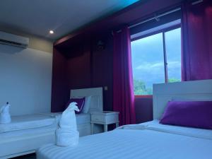 Au Paradis Bleu Hotel客房内的一张或多张床位