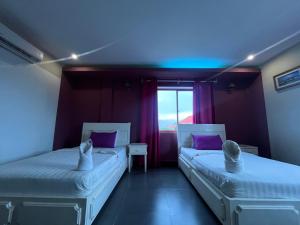 Au Paradis Bleu Hotel客房内的一张或多张床位
