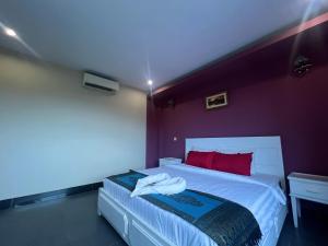 Au Paradis Bleu Hotel客房内的一张或多张床位